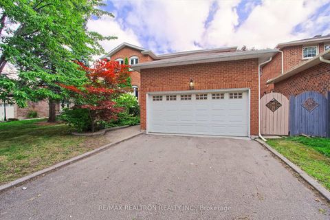 Photo 2 at 19 Crystal Drive N, Mill Pond, Richmond Hill