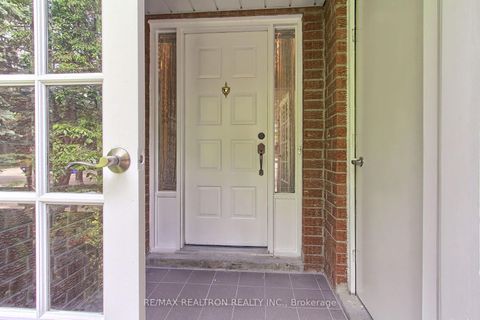 Photo 4 at 19 Crystal Drive N, Mill Pond, Richmond Hill