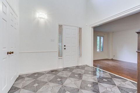 Photo 5 at 19 Crystal Drive N, Mill Pond, Richmond Hill