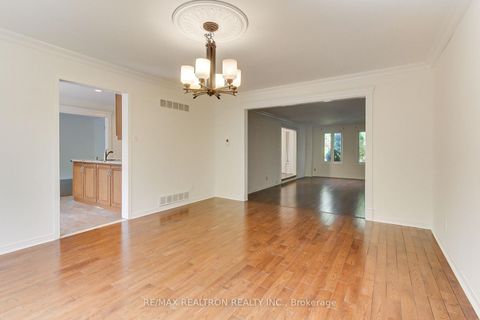 Photo 12 at 19 Crystal Drive N, Mill Pond, Richmond Hill