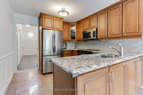 Photo 13 at 19 Crystal Drive N, Mill Pond, Richmond Hill
