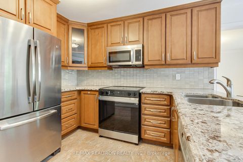 Photo 14 at 19 Crystal Drive N, Mill Pond, Richmond Hill