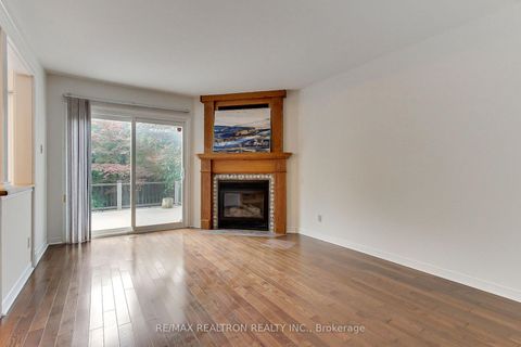 Photo 17 at 19 Crystal Drive N, Mill Pond, Richmond Hill