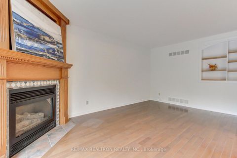 Photo 19 at 19 Crystal Drive N, Mill Pond, Richmond Hill