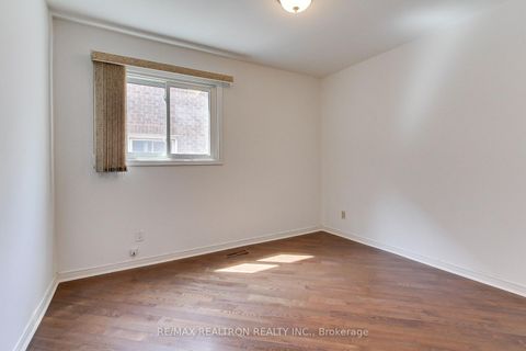 Photo 20 at 19 Crystal Drive N, Mill Pond, Richmond Hill