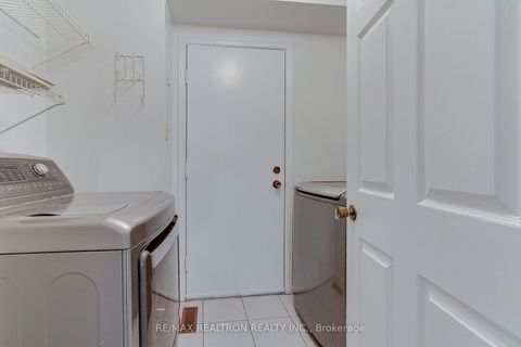 Photo 21 at 19 Crystal Drive N, Mill Pond, Richmond Hill