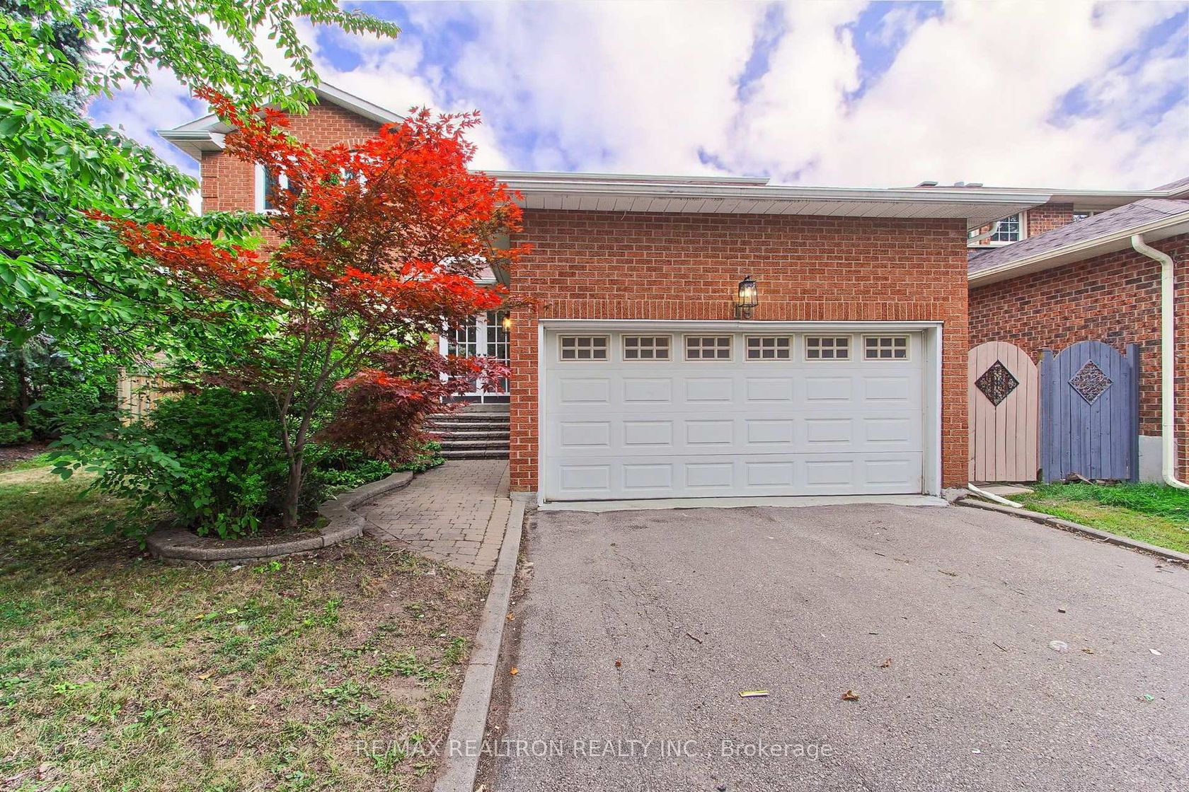 19 Crystal Drive N, Mill Pond, Richmond Hill photo number 2