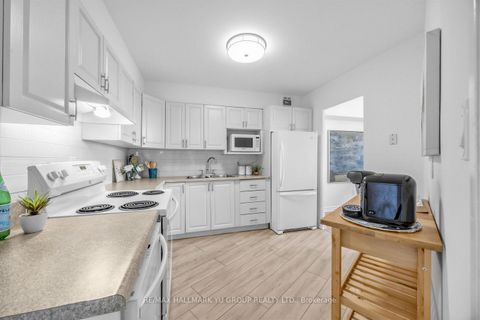 Photo 8 at 401 - 15 Vicora Linkway, Flemingdon Park, Toronto