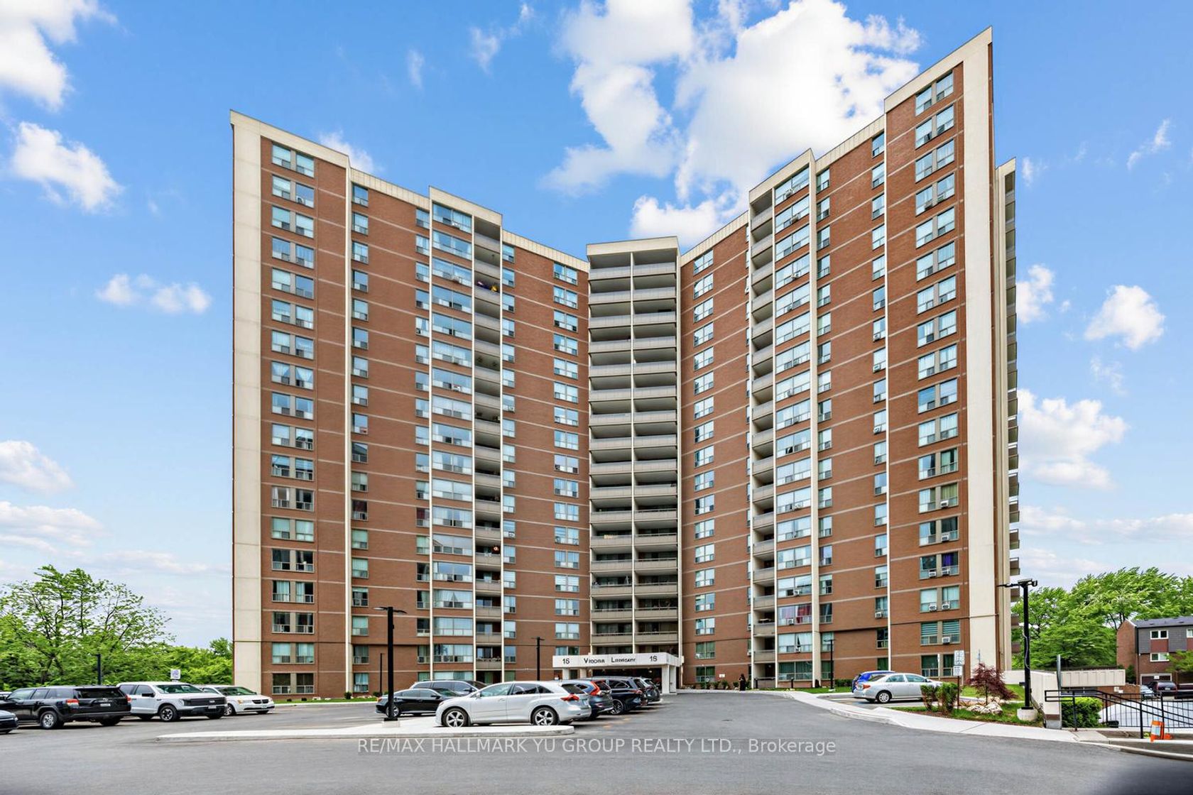 401 - 15 Vicora Linkway, Flemingdon Park, Toronto photo 8
