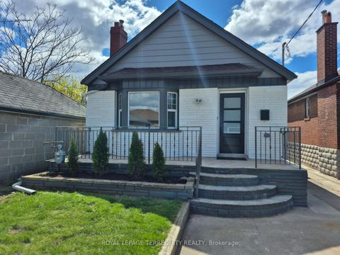 Photo 2 at 40 Leroy Avenue, East York, Toronto