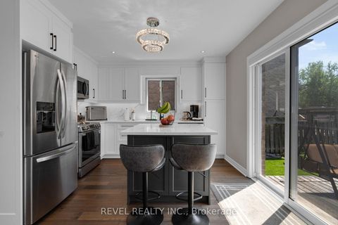Photo 12 at 69 Stephanie Lane, Painswick South, Barrie