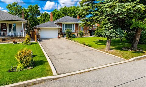 Photo 5 at 65 Ridge Point Crescent, Amesbury, Toronto