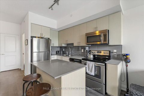 Photo 4 at 203 - 7890 Bathurst Street, Beverley Glen, Vaughan