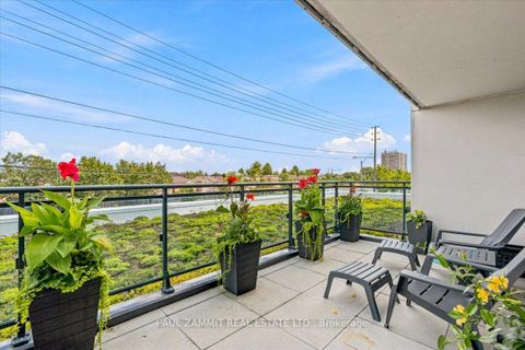 Photo 16 at 203 - 7890 Bathurst Street, Beverley Glen, Vaughan