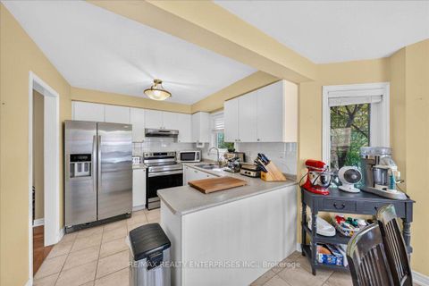 Photo 10 at 844 Hollander Road, College Manor, Newmarket