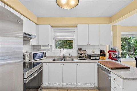 Photo 11 at 844 Hollander Road, College Manor, Newmarket