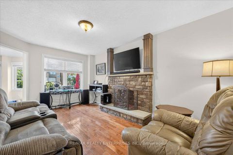 Photo 16 at 844 Hollander Road, College Manor, Newmarket