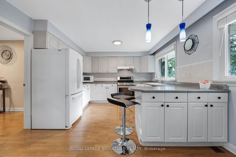 Photo 7 at 9 Bunty Lane, Bayview Village, Toronto