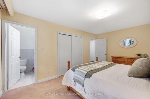 Photo 13 at 9 Bunty Lane, Bayview Village, Toronto