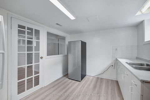 Photo 24 at 9 Bunty Lane, Bayview Village, Toronto