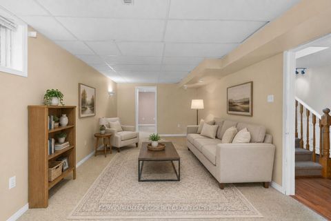 Photo 11 at 22 Richler Crescent, Letitia Heights, Barrie