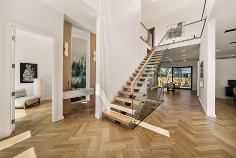 Photo 2 at 7 Lumley Avenue, Leaside, Toronto