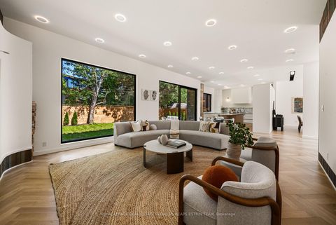 Photo 15 at 7 Lumley Avenue, Leaside, Toronto