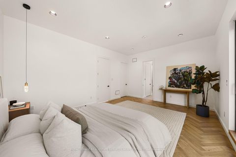 Photo 23 at 7 Lumley Avenue, Leaside, Toronto