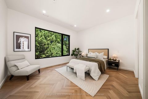 Photo 33 at 7 Lumley Avenue, Leaside, Toronto