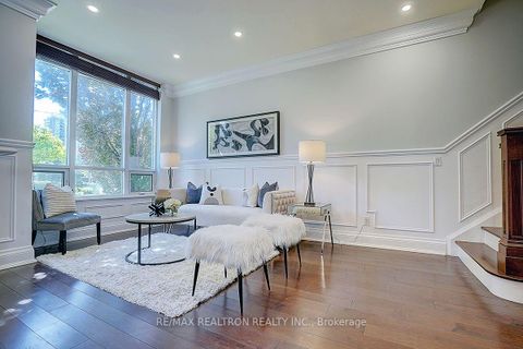 Photo 4 at 274 Duplex Avenue, Newtonbrook West, Toronto