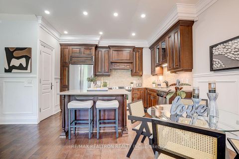 Photo 10 at 274 Duplex Avenue, Newtonbrook West, Toronto