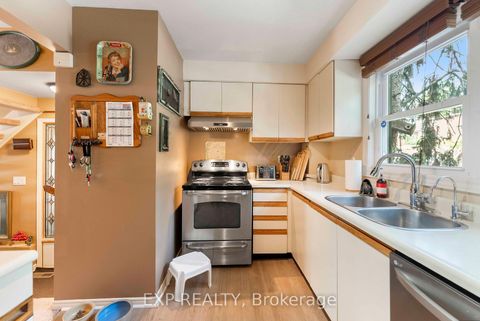 Photo 13 at 1 Quarry Court, Coxwell, Toronto