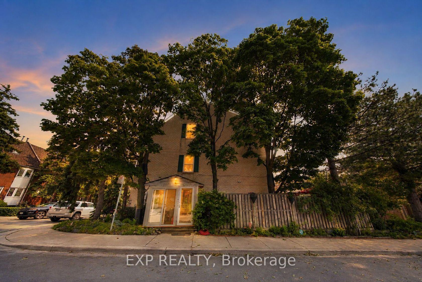 1 Quarry Court, Coxwell, Toronto 