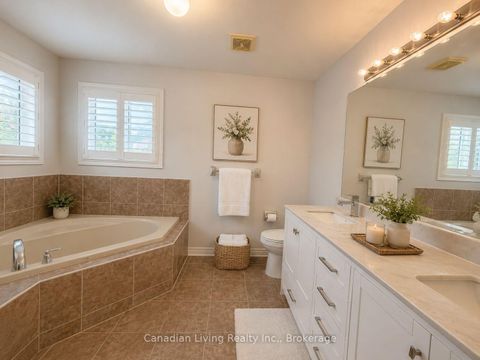 Photo 10 at 136 Regatta Avenue, Oak Ridges, Richmond Hill