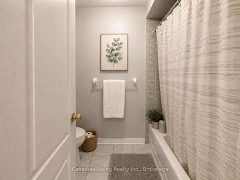 Photo 13 at 136 Regatta Avenue, Oak Ridges, Richmond Hill