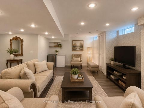 Photo 19 at 136 Regatta Avenue, Oak Ridges, Richmond Hill