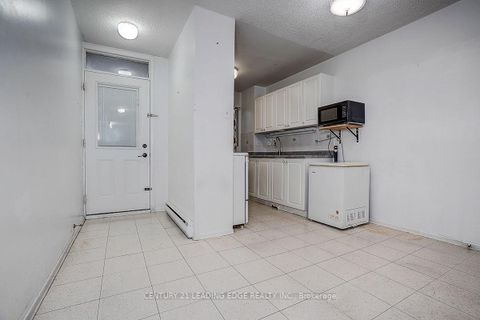 Photo 10 at 207 - 135 Leeward Glenway, Flemingdon Park, Toronto