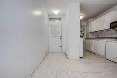 Photo 11 at 207 - 135 Leeward Glenway, Flemingdon Park, Toronto