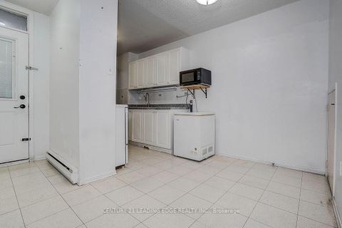 Photo 12 at 207 - 135 Leeward Glenway, Flemingdon Park, Toronto