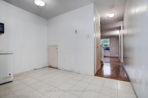 Photo 18 at 207 - 135 Leeward Glenway, Flemingdon Park, Toronto