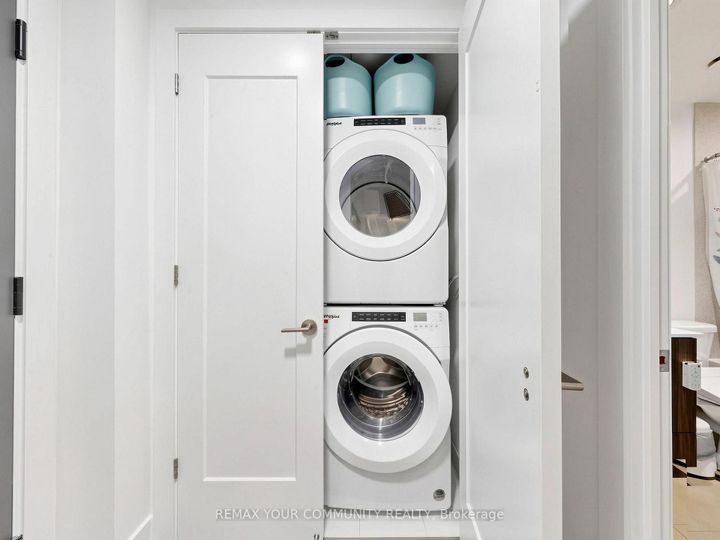 Photo 17 at 963 - 25 Adra Grado Way, Bayview Village, Toronto
