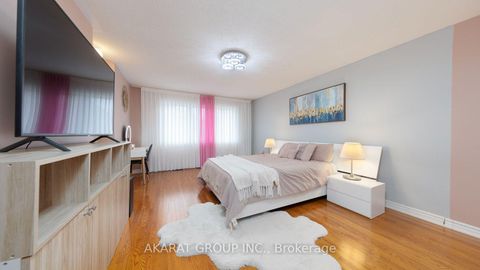 Photo 24 at 28 Saint James Avenue, Vellore Village, Vaughan