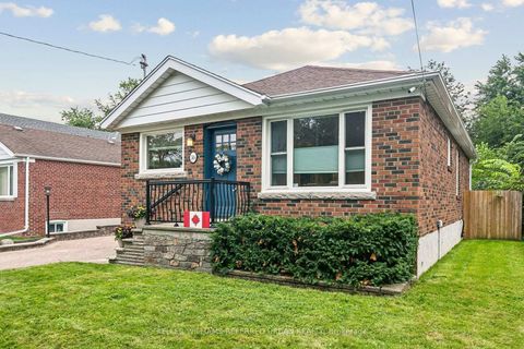 Photo 2 at 36 Vernadale Crescent, Birchmount, Toronto