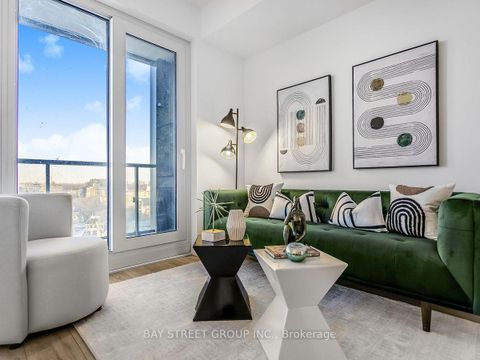 Photo 1 at 1812 - 2020 Bathurst Street, Cedarvale, Toronto