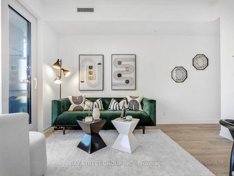 Photo 2 at 1812 - 2020 Bathurst Street, Cedarvale, Toronto