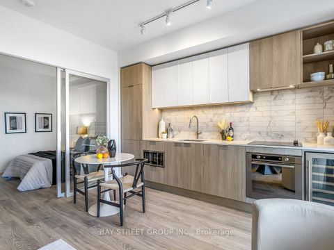 Photo 3 at 1812 - 2020 Bathurst Street, Cedarvale, Toronto