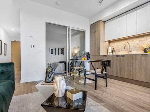 Photo 4 at 1812 - 2020 Bathurst Street, Cedarvale, Toronto