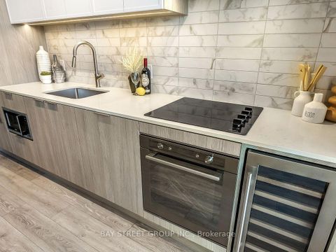 Photo 7 at 1812 - 2020 Bathurst Street, Cedarvale, Toronto