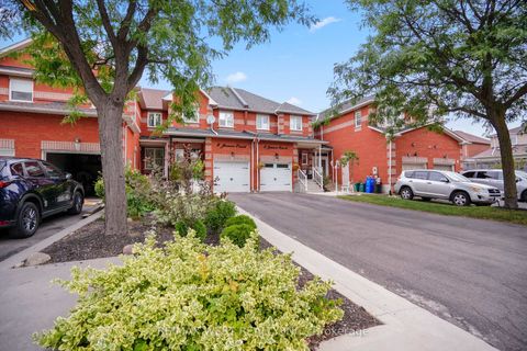 Photo 1 at 8 Jensen Court, Maple, Vaughan