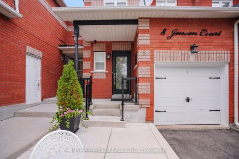 Photo 3 at 8 Jensen Court, Maple, Vaughan